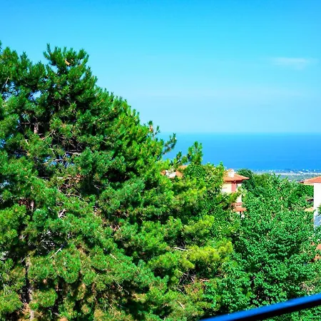 Maisonette νμ Olympus Mels *